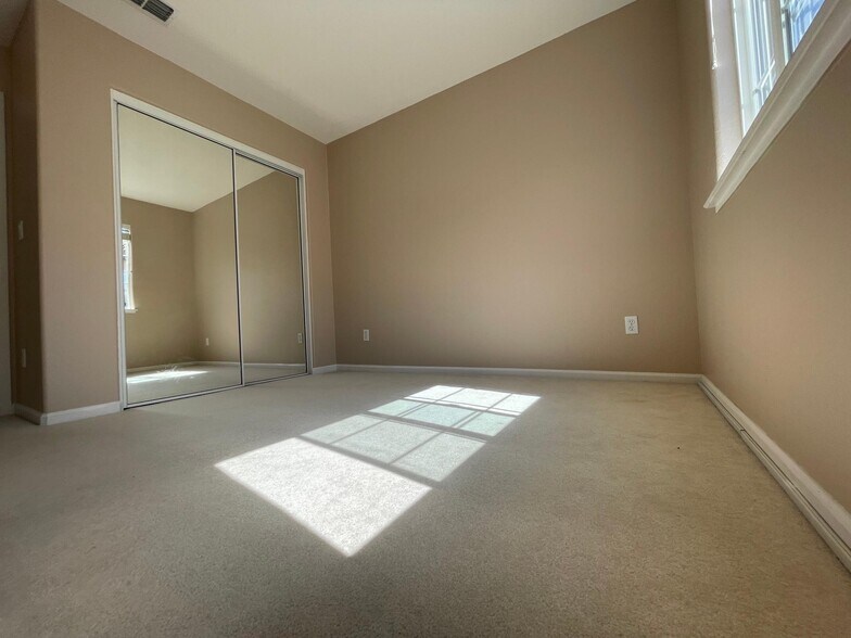 Building Photo - 27 Meritage Cmn
