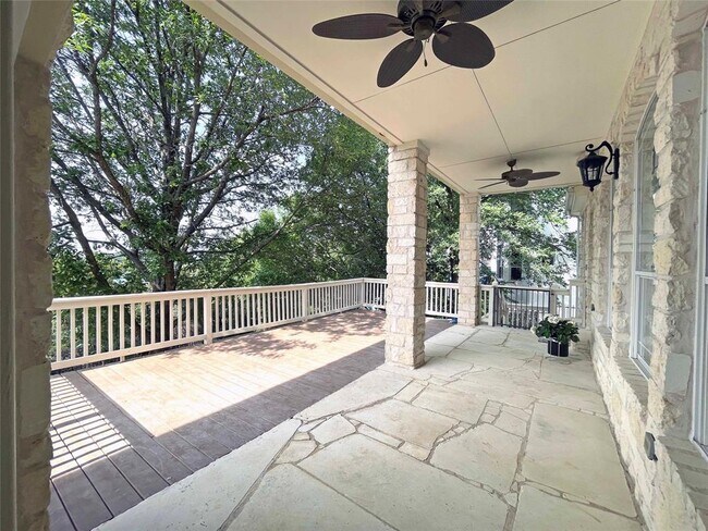 Building Photo - 9604 Big View Dr