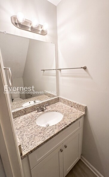 Building Photo - 102 Palisades Pointe