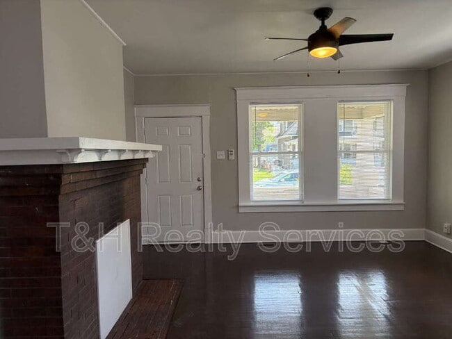 Building Photo - 3130 N Park Ave