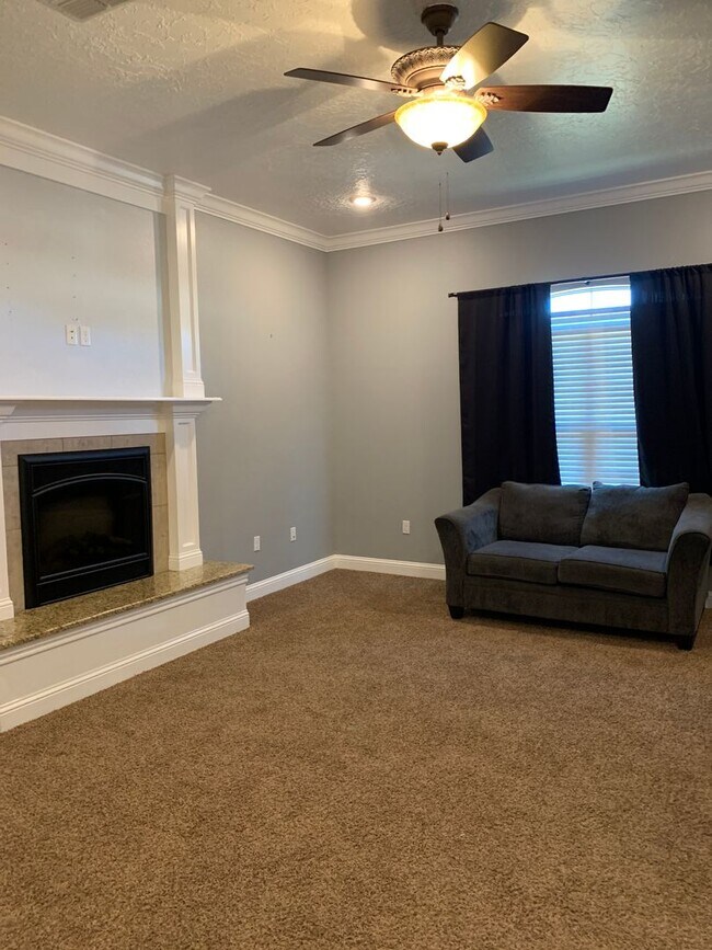 Building Photo - 2225 Jadyn Ln