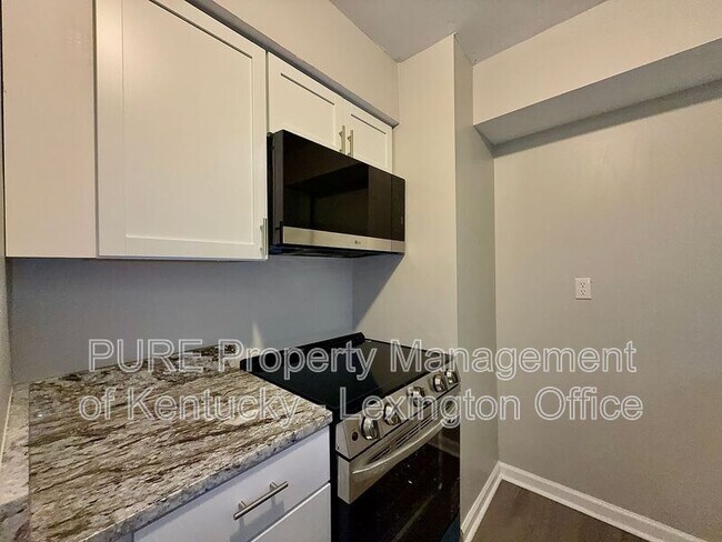 Building Photo - 2408 Shandon Dr