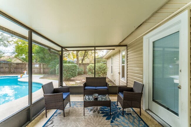 Building Photo - 10383 Chatwood Ct