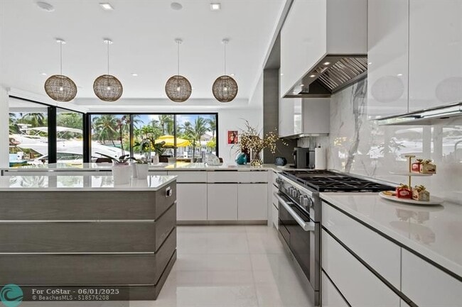 Building Photo - 401 Lido Dr