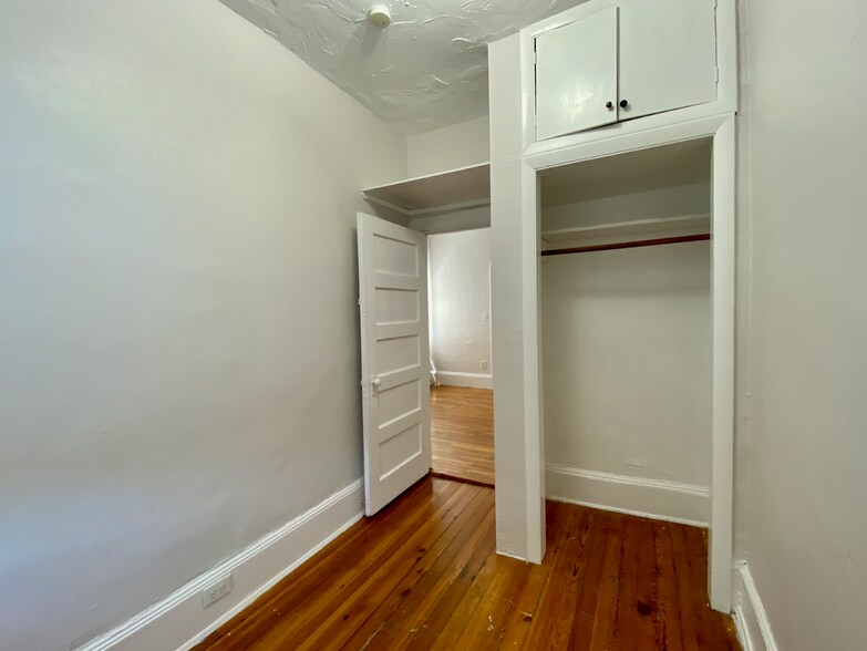 Building Photo - 34 Anderson St