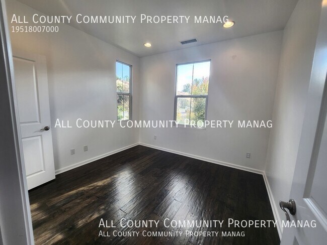 Building Photo - 43 Los Indios