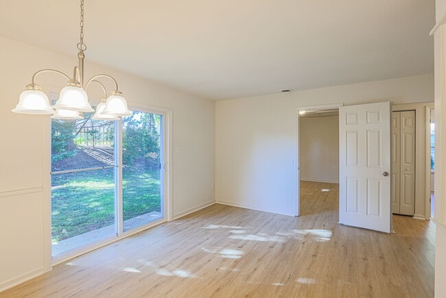 Building Photo - 821 Johahn Dr