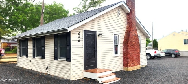 Building Photo - 646 Princeton Ave