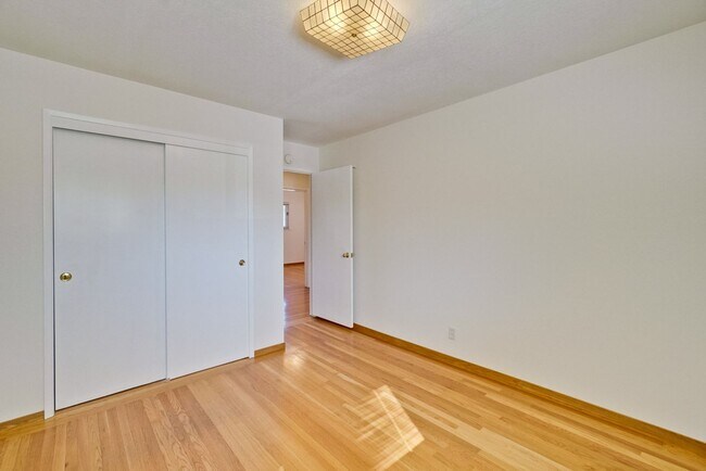 Building Photo - 5097 Forest Glen Dr
