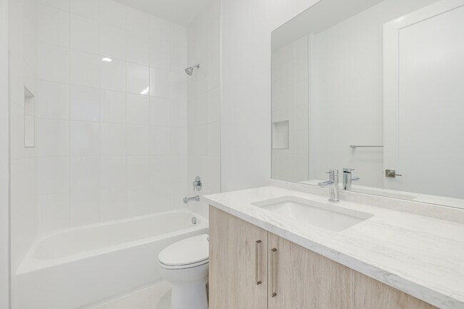 Building Photo - 9451 Riverside Pk Dr