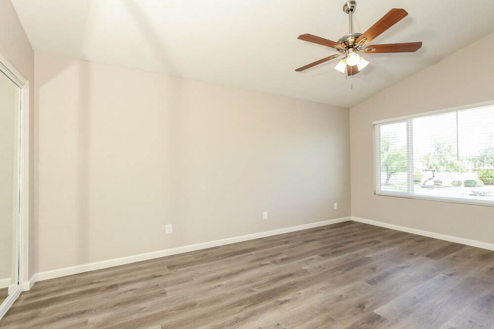Building Photo - 4546 E Villa Theresa Dr