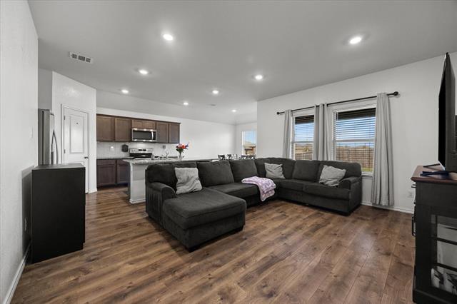 Building Photo - 701 Saddle Oak Ln