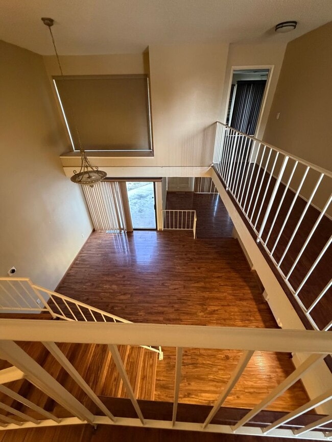 Building Photo - 2323 Easthills Dr