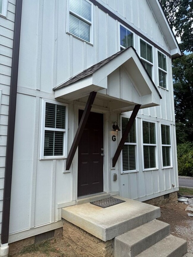Building Photo - FOR RENT - Beautiful Modern Townhouse in Madison