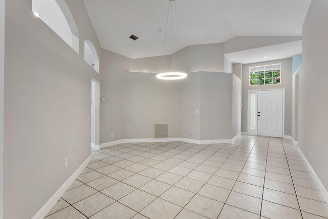 Building Photo - 981 Delray Lakes Dr