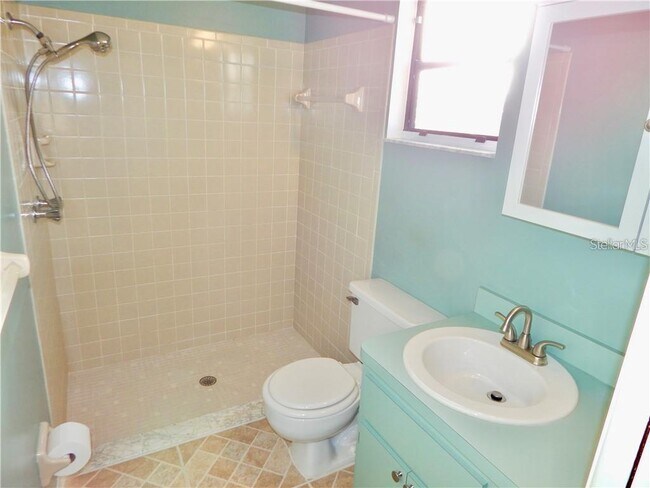 Building Photo - 8220 Westfield Dr