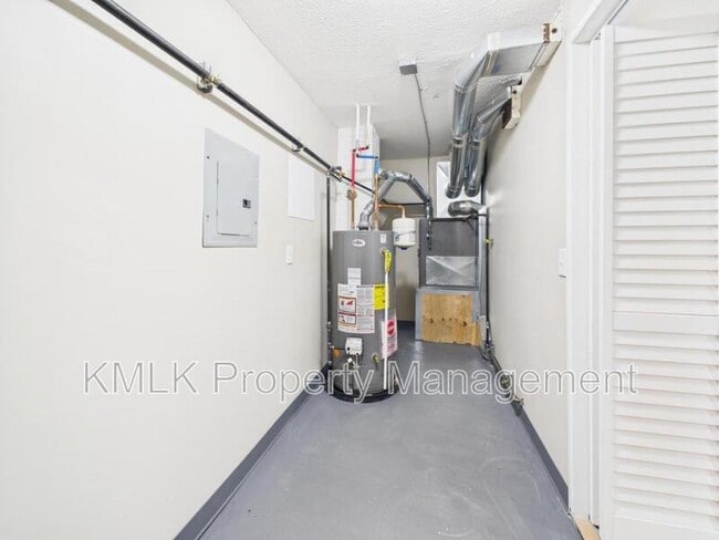 Building Photo - 9042 Maple Grove Rd