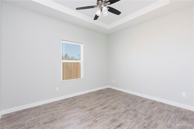 Building Photo - 3405 E Zinnia Ave