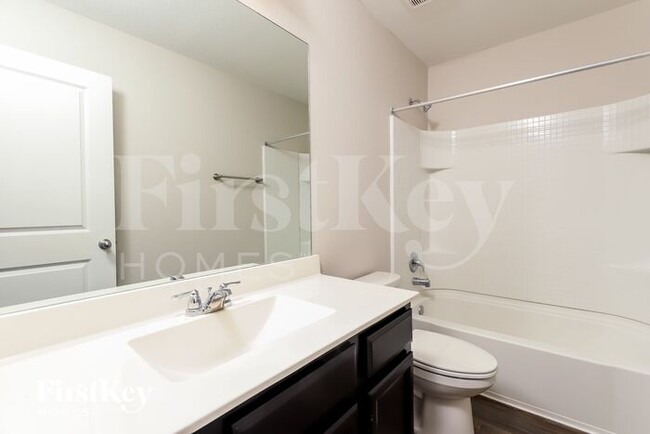 Building Photo - 4848 Hallies Gdn