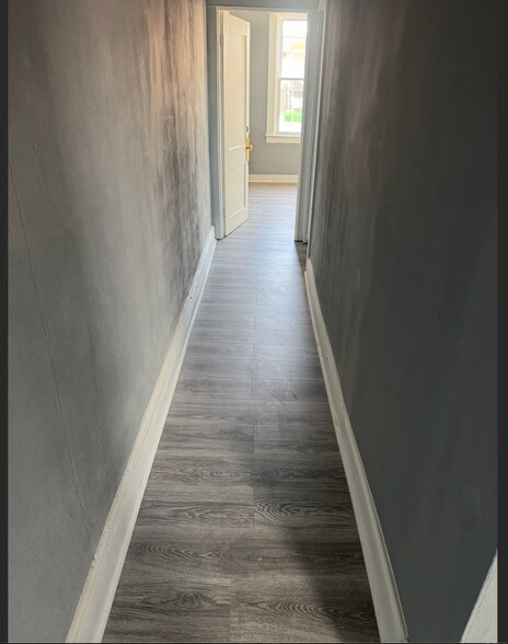 hall between bedrooms - 1240 N Curley St