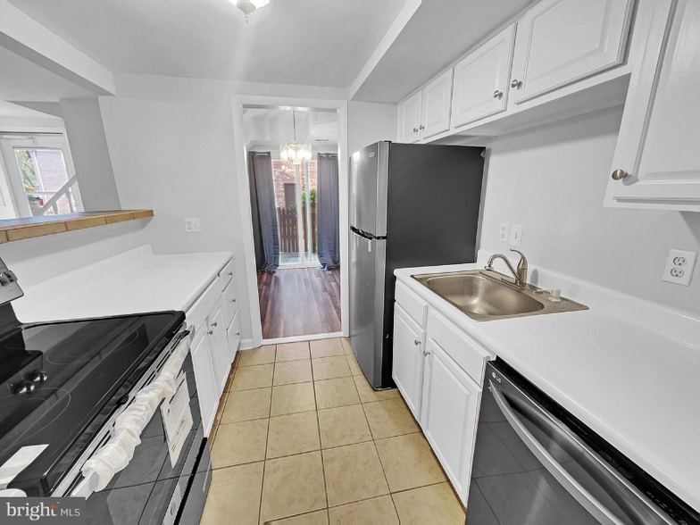 Building Photo - 9300 Hagel Cir