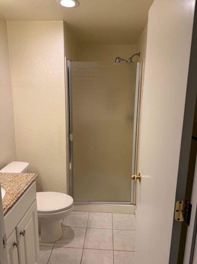 Building Photo - Single Story Halfplex in Natomas