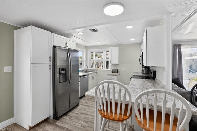 Building Photo - 125 Kim Dr