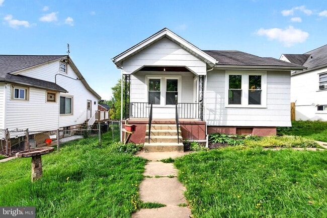 Building Photo - 29 W Elm Ave