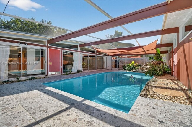 Building Photo - 630 NE 14th Ave