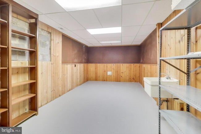 Building Photo - 4001 N Ridgeview Rd