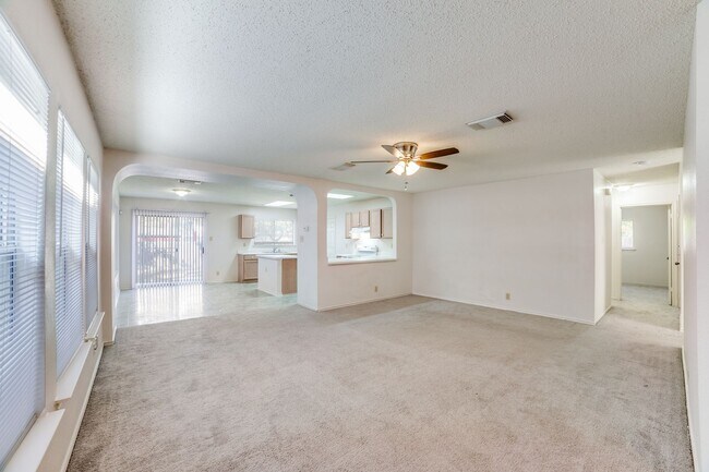 Building Photo - Welcome home to this single-story home in highly desirable Northwest Crossing