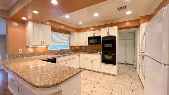 Building Photo - 3 Bdrm Detached Haome Available In Sought After La Mesa Neighborhood