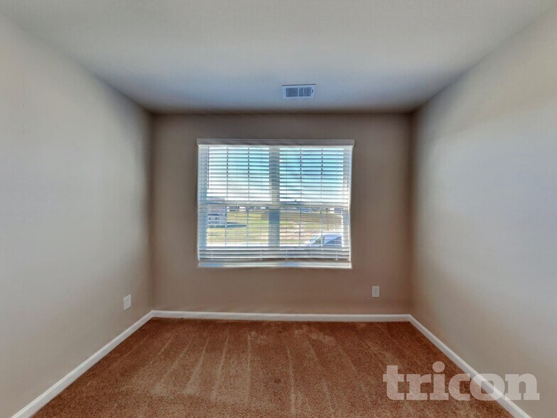 Building Photo - 260 Chedworth Dr