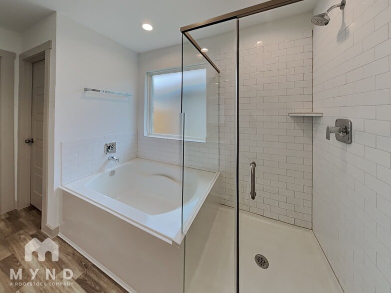 Building Photo - 7815 Cattleman Vly Dr