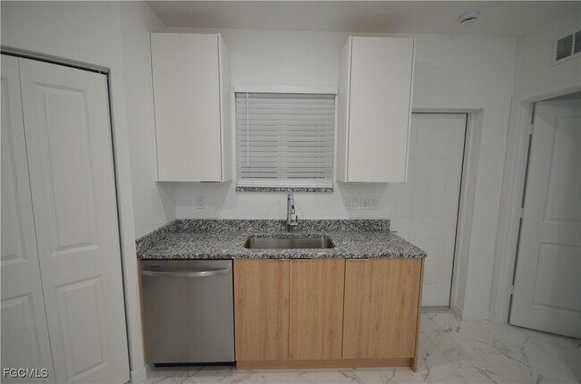 Building Photo - 2181 Mitchell Ct