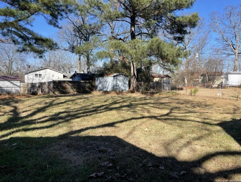 Building Photo - 5813 N Walnut Rd