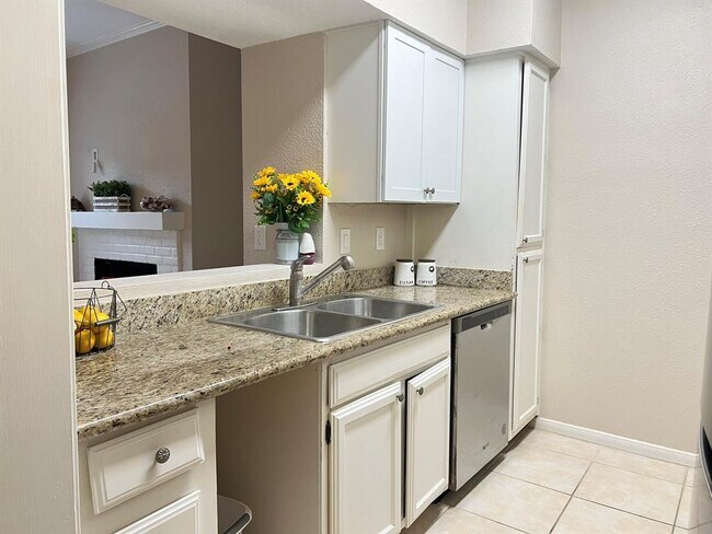 Building Photo - 728 Bering Dr