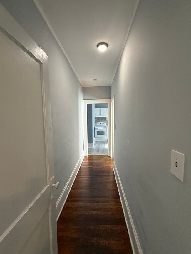 Building Photo - 1610 Hampton Ave SW