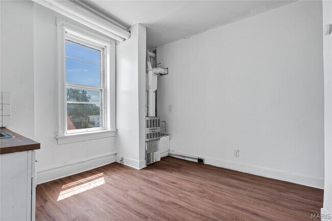 Building Photo - 824 Canaan Ave