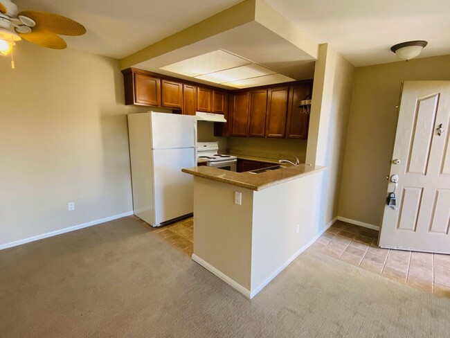 Building Photo - 1 Bedroom Condo in Arbor Hills