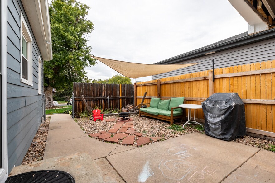 Building Photo - 4591 Wyandot St