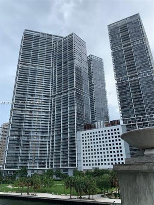 Building Photo - 465 Brickell Ave