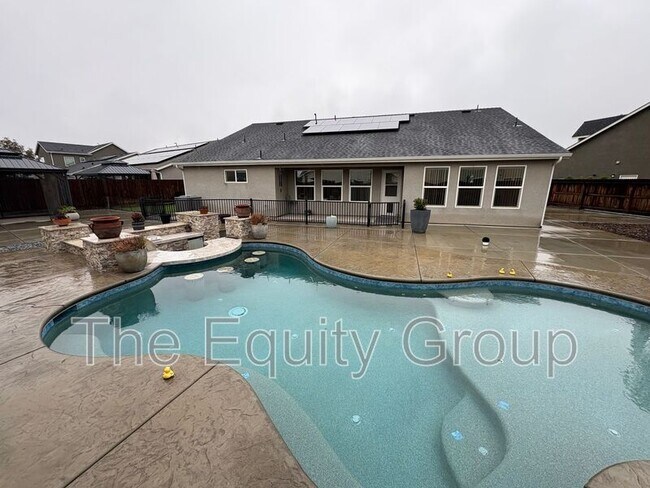 Building Photo - 4201 W Wren Ave