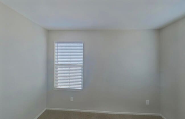 Building Photo - Ready Now!