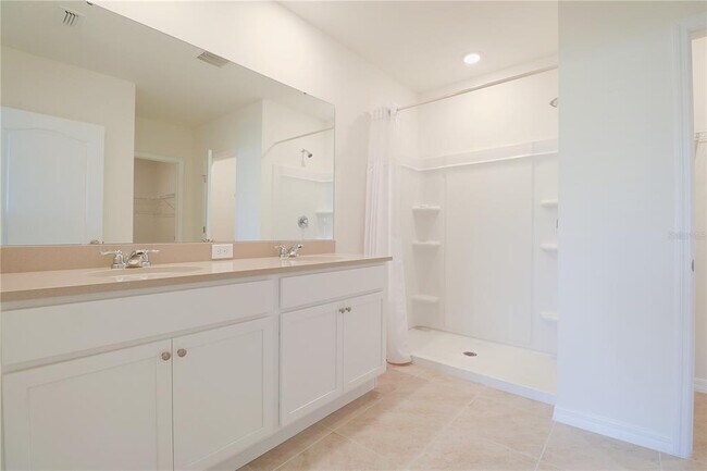 Building Photo - 444 Taylor Grvs St