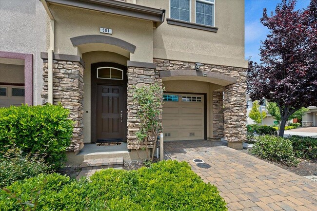 Building Photo - 501 Sugar Maple Ln