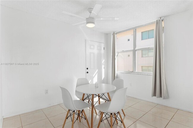 Building Photo - 9440 W Bay Harbor Dr