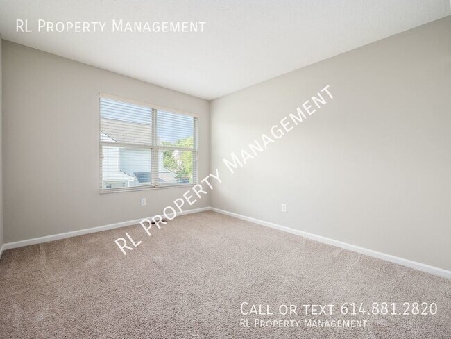 Building Photo - Spacious 3 bedroom 2.5 bathroom condo in W...