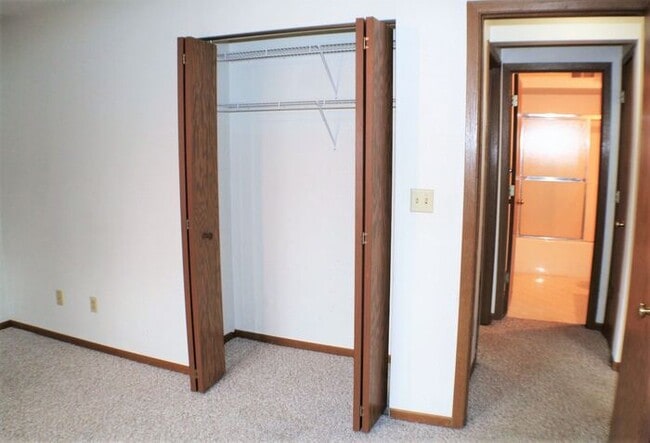 Building Photo - $1,095 | 2 Bedroom, 1 Bathroom 2nd Floor C...