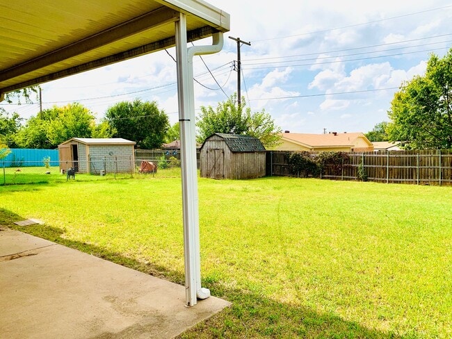 Building Photo - Charming 3BD 1BA Home in Yukon!!